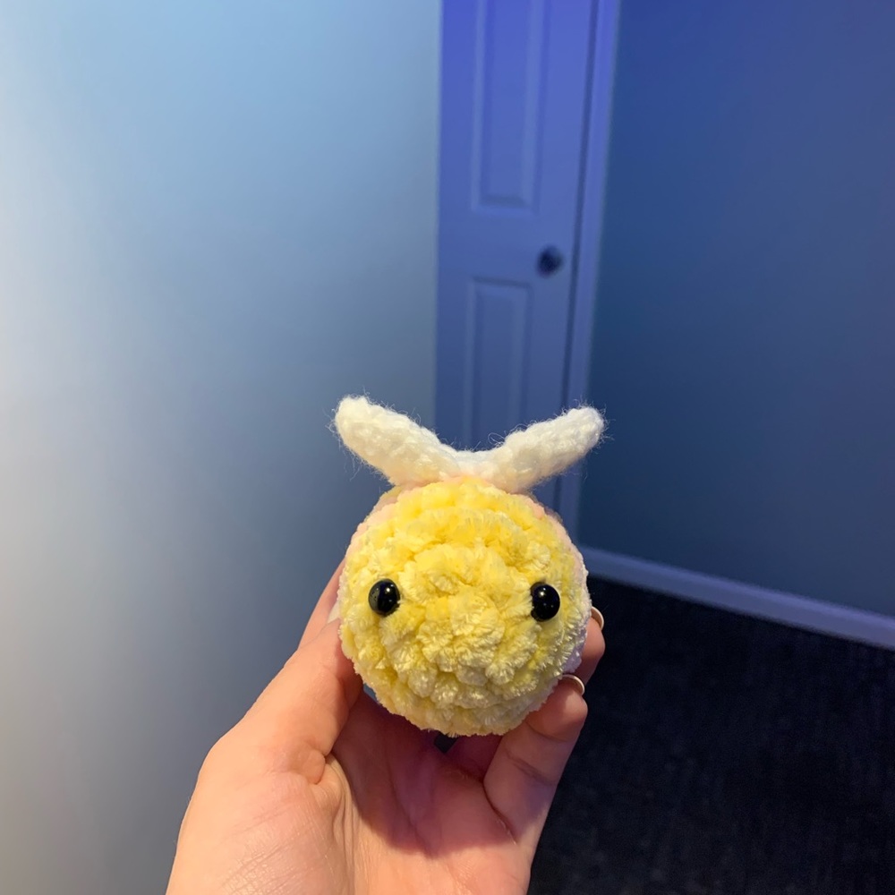 mini pink lemonade bee - Picture 3 of 3
